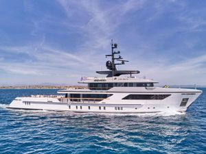 PARA BELLUM - San Lorenzo 47 m - 5 Cabins - Naples - Sicily - Sardinia - Italy - Corsica - French Riviera - Indian Ocean - Red Sea - Dubai - UAE - Southeast Asia PARA BELLUM - San Lorenzo 47 m - 5 Cabins - Naples - Sicily - Sardinia - Italy - Corsica - French Riviera - Indian Ocean - Red Sea - Dubai - UAE - Southeast Asia