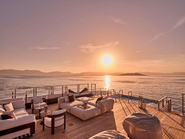 PARA BELLUM - San Lorenzo 47 m,aft lounging area under the sunset