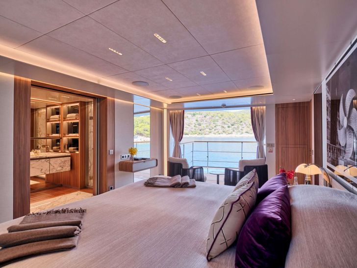 PARA BELLUM - San Lorenzo 47 m,master cabin bed PARA BELLUM - San Lorenzo 47 m,master cabin bed