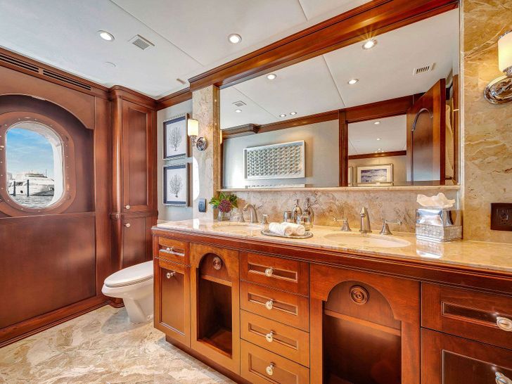 VALHALLA - Northern Marine 151,forward queen cabin bathroom VALHALLA - Northern Marine 151,forward queen cabin bathroom