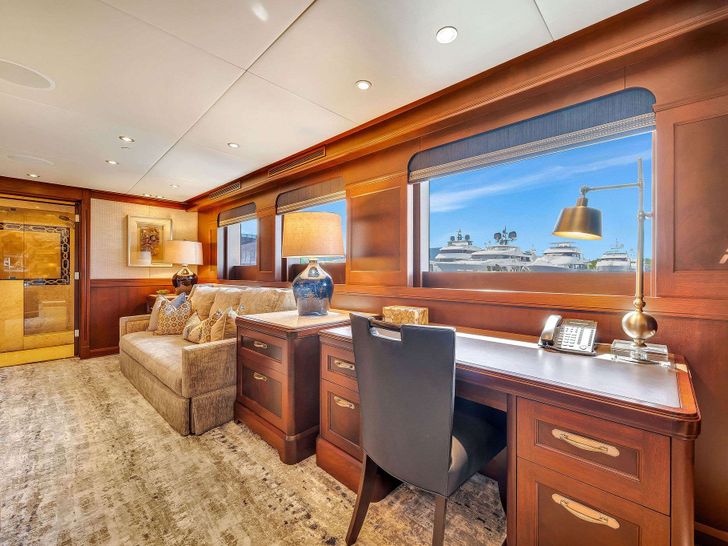VALHALLA - Northern Marine 151,master cabin office VALHALLA - Northern Marine 151,master cabin office