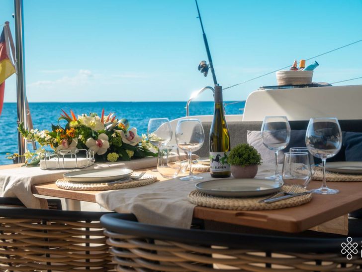 INFINITY Lagoon 46 - alfresco dining set up INFINITY Lagoon 46 - alfresco dining set up