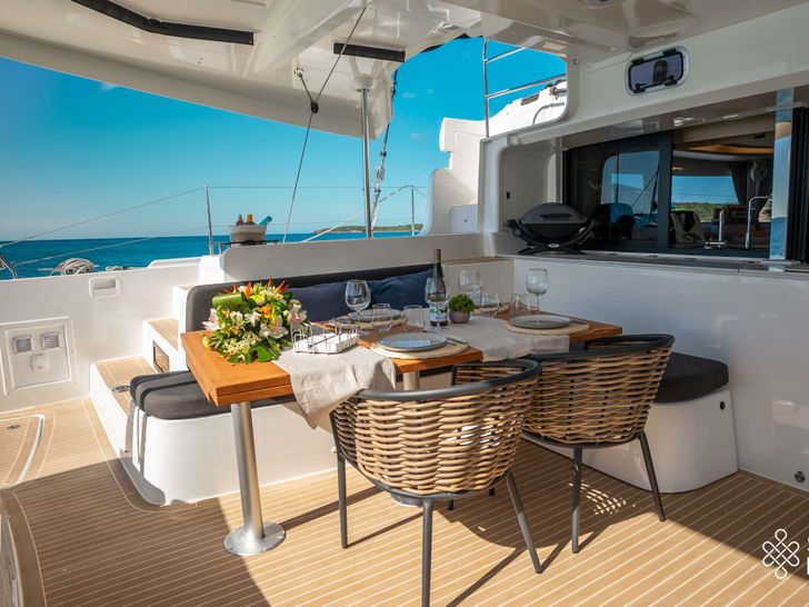 INFINITY Lagoon 46 - aft deck dining area INFINITY Lagoon 46 - aft deck dining area