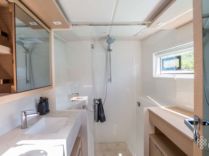 INFINITY Lagoon 46 - master cabin bathroom INFINITY Lagoon 46 - master cabin bathroom