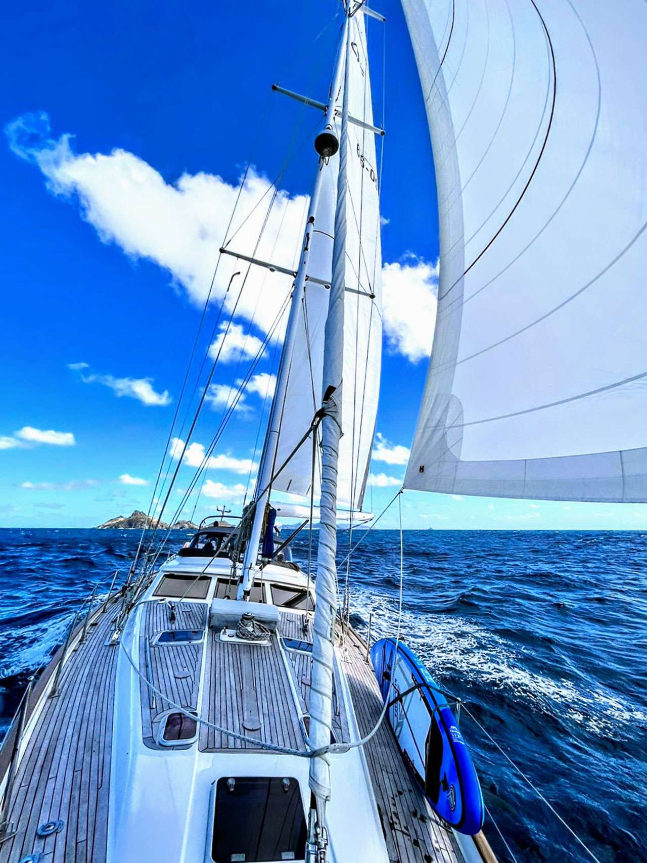 Charter Yacht ELVIS MAGIC - Oyster Marine 66 - 3 Cabins - Tahiti - French Polynesia - South Pacific