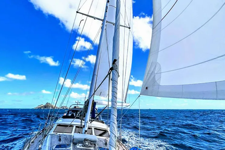 Charter Yacht ELVIS MAGIC - Oyster Marine 66 - 3 Cabins - Tahiti - French Polynesia - South Pacific