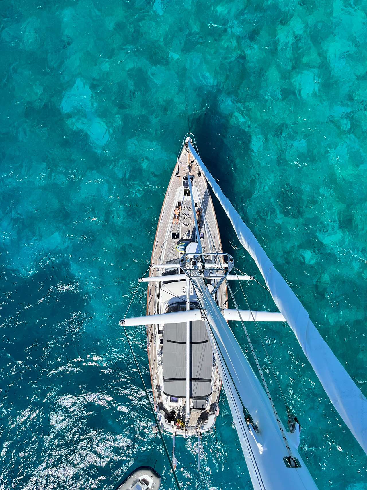 Charter Yacht ELVIS MAGIC - Oyster Marine 66 - 3 Cabins - Tahiti - French Polynesia - South Pacific