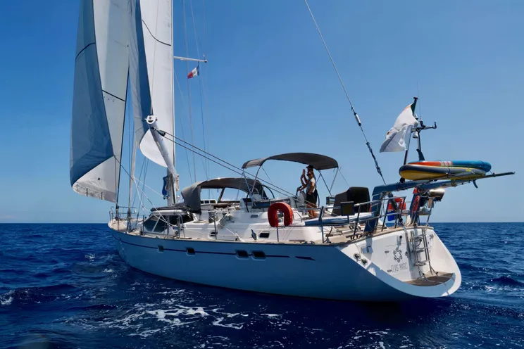Charter Yacht ELVIS MAGIC - Oyster Marine 66 - 3 Cabins - Tahiti - French Polynesia - South Pacific