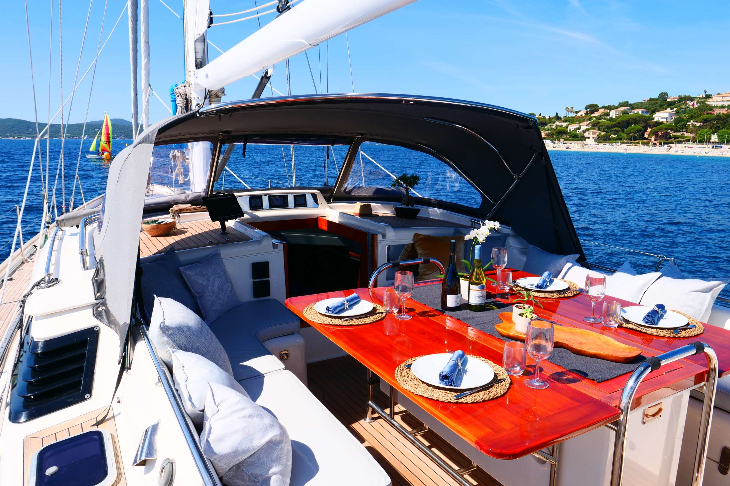 Charter Yacht ELVIS MAGIC - Oyster Marine 66 - 3 Cabins - Tahiti - French Polynesia - South Pacific
