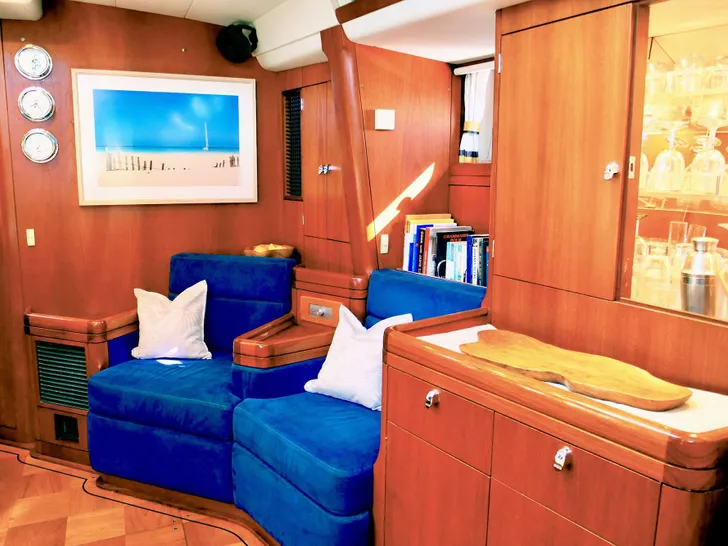 ELVIS MAGIC Oyster Marine 66 - main saloon ELVIS MAGIC Oyster Marine 66 - main saloon