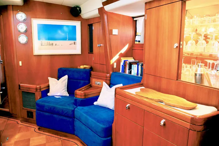 Charter Yacht ELVIS MAGIC - Oyster Marine 66 - 3 Cabins - Tahiti - French Polynesia - South Pacific