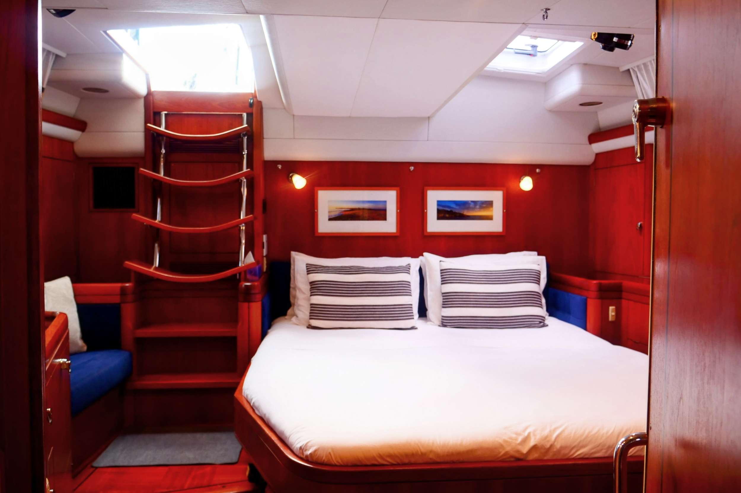 Charter Yacht ELVIS MAGIC - Oyster Marine 66 - 3 Cabins - Tahiti - French Polynesia - South Pacific