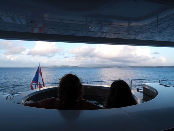NAUTI NICKEL Sunreef 80 - Relaxing in the Jacuzzi Under the Sunset NAUTI NICKEL Sunreef 80 - Relaxing in the Jacuzzi Under the Sunset