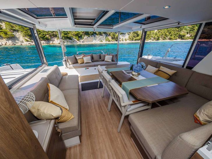 SOLAR WINDS Bali 4.6 - aft seating area SOLAR WINDS Bali 4.6 - aft seating area