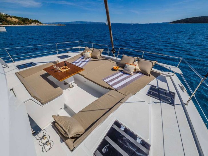 SOLAR WINDS Bali 4.6 - bow lounging and seating area SOLAR WINDS Bali 4.6 - bow lounging and seating area