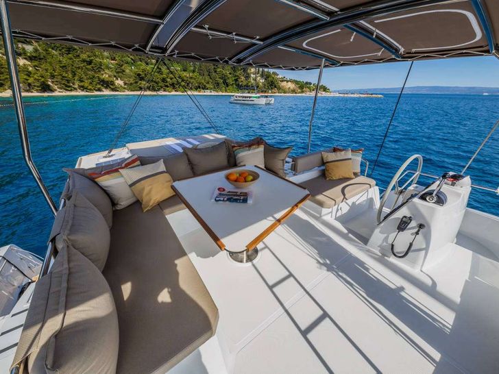 SOLAR WINDS Bali 4.6 - flybridge SOLAR WINDS Bali 4.6 - flybridge