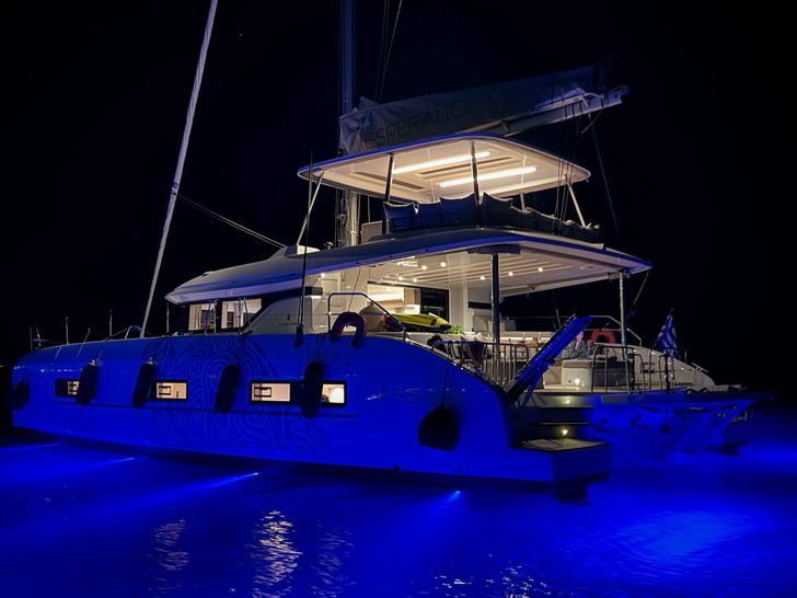 ESPERANCE Lagoon 55 - anchored at night ESPERANCE Lagoon 55 - anchored at night