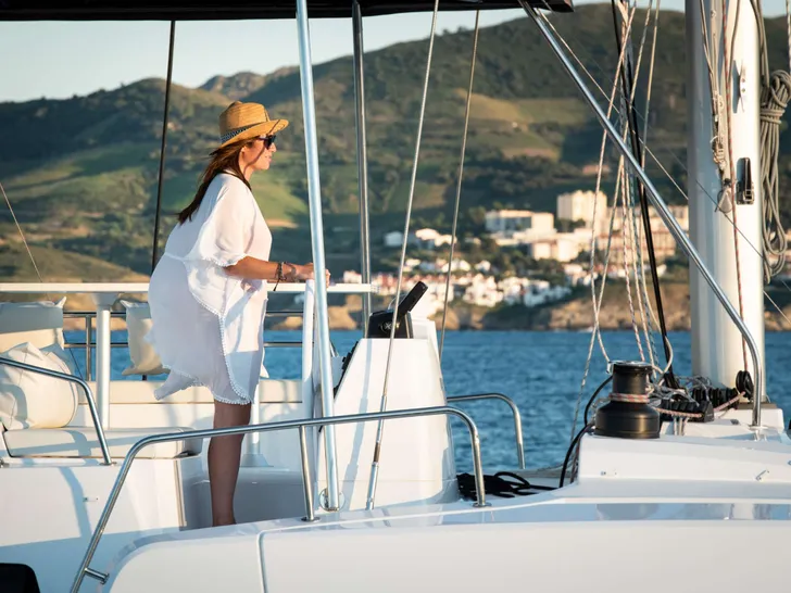 MARTINON Bali 4.8 - guest on the flybridge MARTINON Bali 4.8 - guest on the flybridge