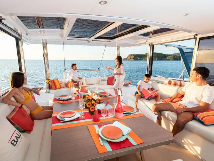MARTINON Bali 4.8 - guests in the saloon MARTINON Bali 4.8 - guests in the saloon