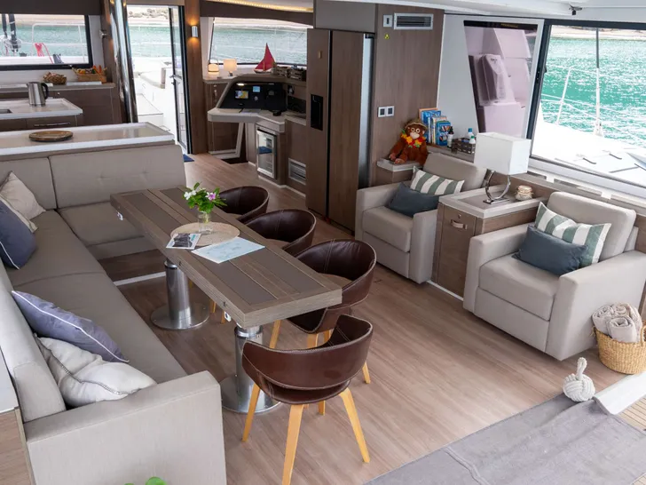 MIM OCEAN 3 Bali 5.4 - saloon wide shot MIM OCEAN 3 Bali 5.4 - saloon wide shot