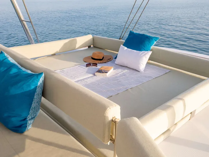 MIM OCEAN 3 Bali 5.4 - flybridge sunbathing area MIM OCEAN 3 Bali 5.4 - flybridge sunbathing area
