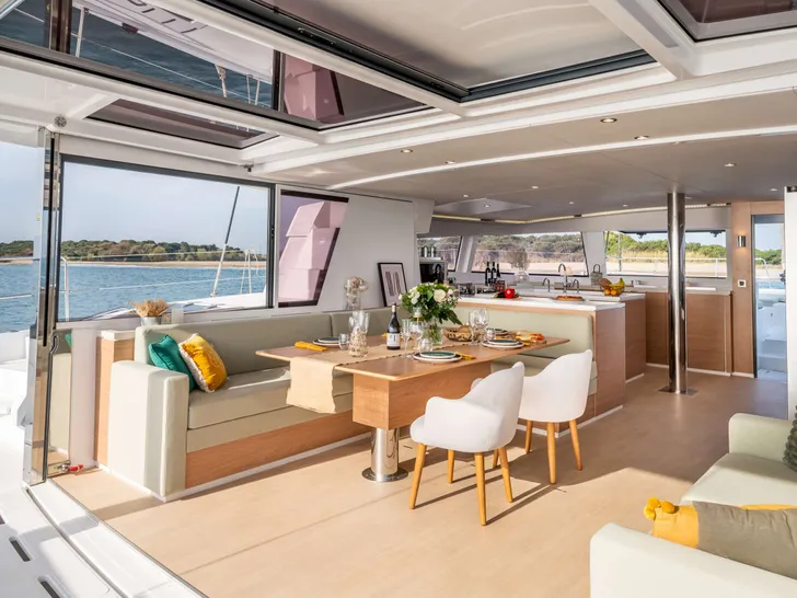 MIM OCEAN 3 Bali 5.4 - saloon shot from the aft MIM OCEAN 3 Bali 5.4 - saloon shot from the aft