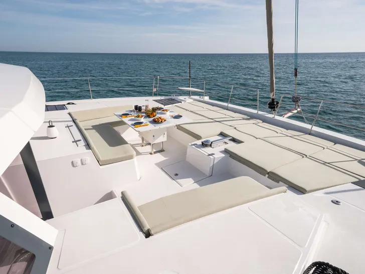 MIM OCEAN 3 Bali 5.4 - foredeck MIM OCEAN 3 Bali 5.4 - foredeck