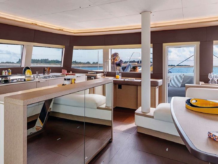 REVE BLEU Lagoon Sixty 5 - galley REVE BLEU Lagoon Sixty 5 - galley