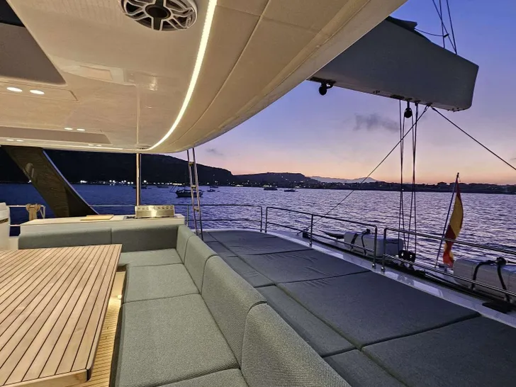 ENTRE4 Sunreef 80 - foredeck lounge ENTRE4 Sunreef 80 - foredeck lounge