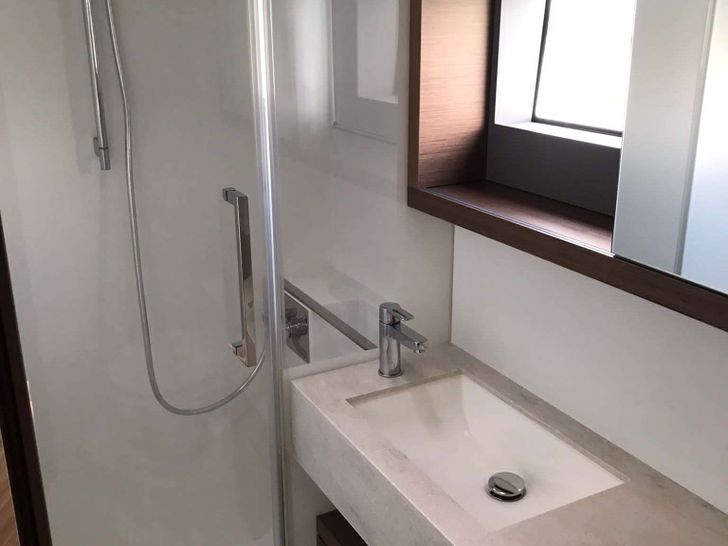 BATEN KAITOS II Lagoon 50 - cabin 1 bathroom BATEN KAITOS II Lagoon 50 - cabin 1 bathroom