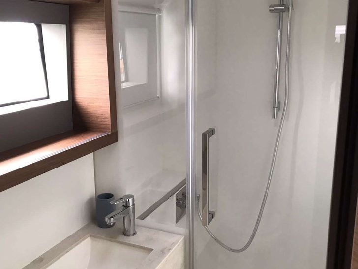 BATEN KAITOS II Lagoon 50 - cabin 2 bathroom BATEN KAITOS II Lagoon 50 - cabin 2 bathroom