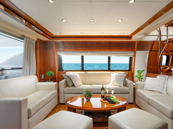 GEKTOR Princess 84 - saloon seating GEKTOR Princess 84 - saloon seating