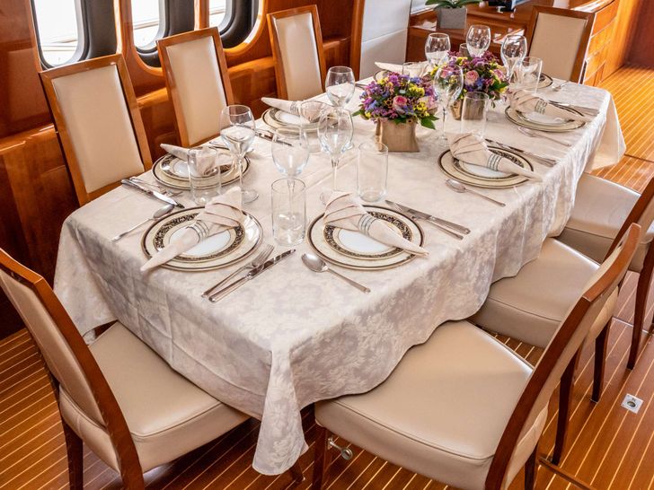 GEKTOR Princess 84 - dining area GEKTOR Princess 84 - dining area