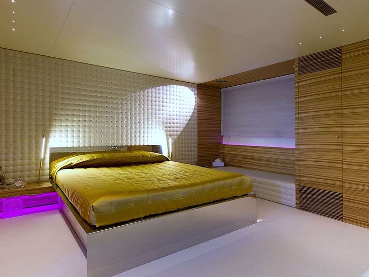 MABROUK Cantieri di Pisa Akhir 38 - master cabin wide view MABROUK Cantieri di Pisa Akhir 38 - master cabin wide view