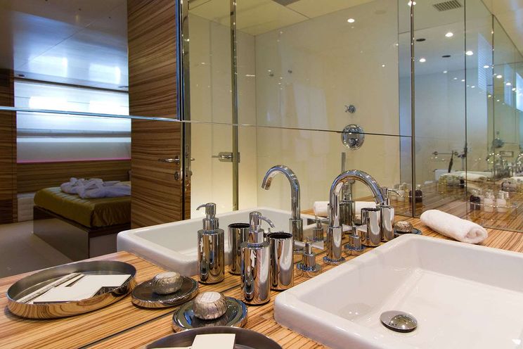 Charter Yacht MABROUK - Cantieri di Pisa Akhir 38 - 5 Cabins - Athens - Mykonos - Paros - Cyclades - Greece