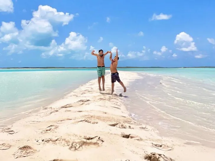 PANDORA Alliaura Marine Privilege 48 - guests on the sandbar PANDORA Alliaura Marine Privilege 48 - guests on the sandbar