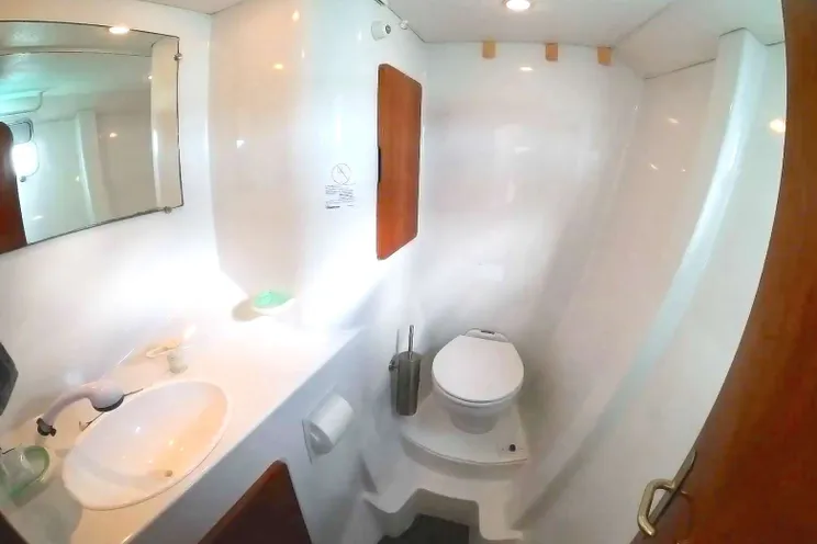 Charter Yacht PANDORA - Alliaura Marine Privilege 48 - 3 Cabins - Nassau - Exumas - Bahamas