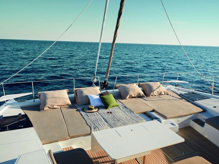 MOTEK Bali 5.4 - foredeck MOTEK Bali 5.4 - foredeck