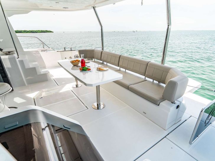 PAINTED PELICAN Aquila 54 - Aft Deck Dining PAINTED PELICAN Aquila 54 - Aft Deck Dining