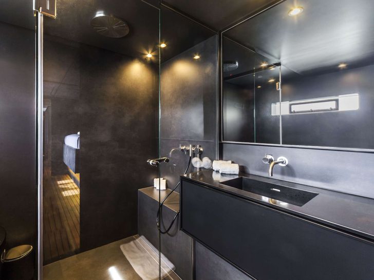 MIDORI Sunreef Supreme 68 - Primary Bathroom MIDORI Sunreef Supreme 68 - Primary Bathroom