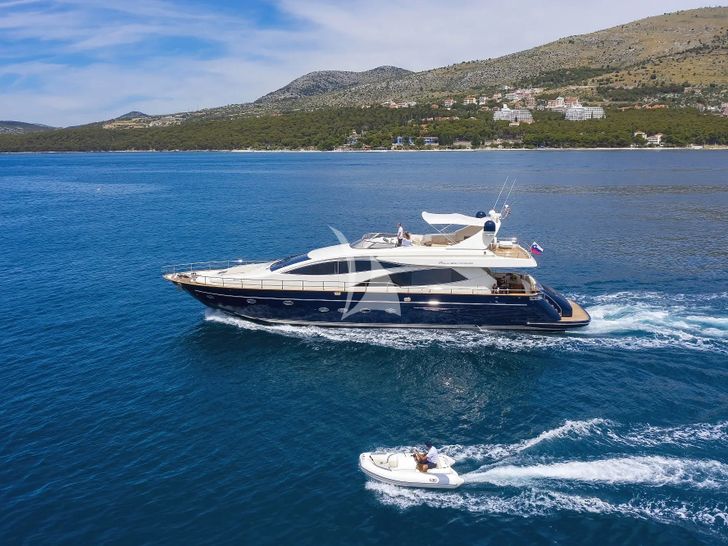 888 Riva 85 Opera Super - cruising with the tender 888 Riva 85 Opera Super - cruising with the tender