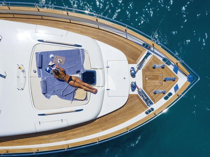 888 Riva 85 Opera Super - foredeck 888 Riva 85 Opera Super - foredeck