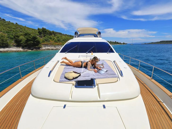 888 Riva 85 Opera Super - guest sunbathing 888 Riva 85 Opera Super - guest sunbathing