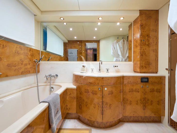 888 Riva 85 Opera Super - master cabin bathroom 888 Riva 85 Opera Super - master cabin bathroom