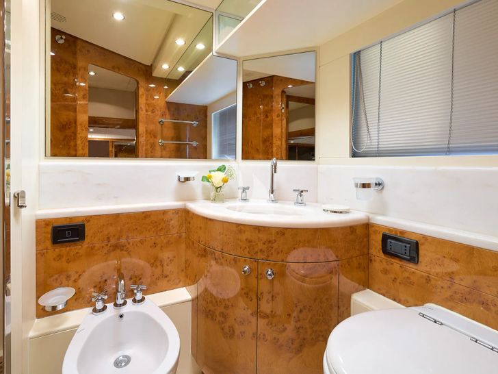 888 Riva 85 Opera Super - twin cabin bathroom 888 Riva 85 Opera Super - twin cabin bathroom