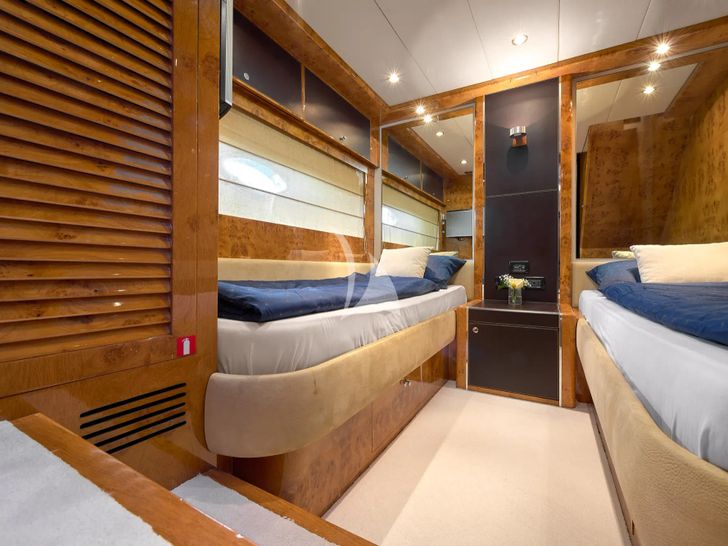 888 Riva 85 Opera Super - twin cabin 2 888 Riva 85 Opera Super - twin cabin 2