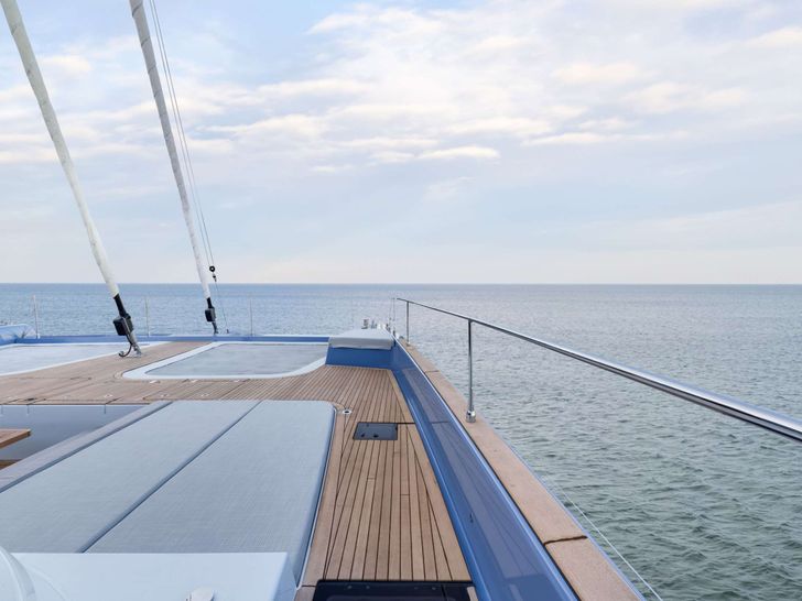 AGATA BLU Sunreef 70 - foredeck sun pads and net trampoline AGATA BLU Sunreef 70 - foredeck sun pads and net trampoline