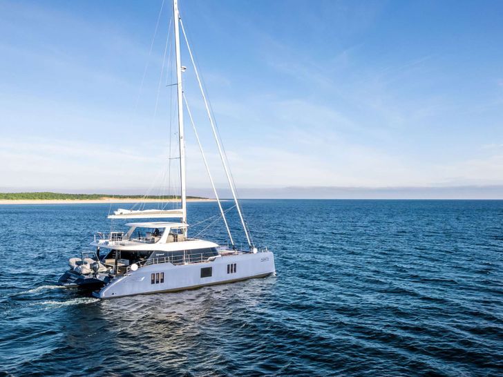 AGATA BLU Sunreef 70 - side profile AGATA BLU Sunreef 70 - side profile