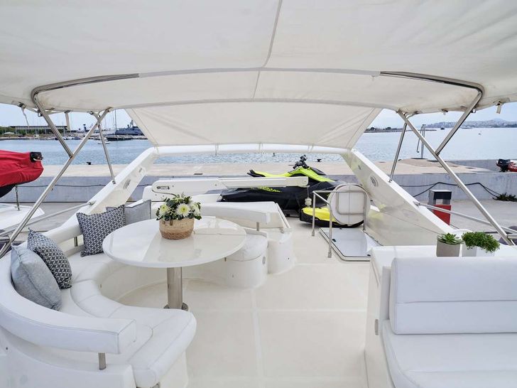 FLOW Ferretti 68 - flybridge FLOW Ferretti 68 - flybridge