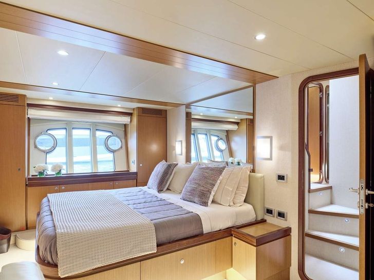 FLOW Ferretti 68 - master cabin FLOW Ferretti 68 - master cabin